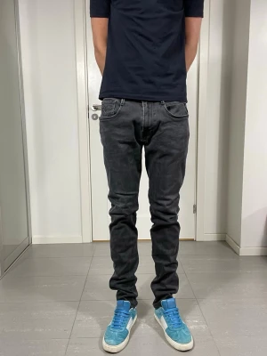 Replay Anbass Jeans  - Säljer nu dessa Replay Anbass jeans, W34 o L34, skriv för fler bilder/frågor🙌🏼