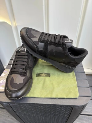 Valentino rockrunners  - Valentino Rockrunners storlek 43, hör av er vid minsta fundering😁