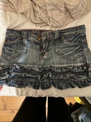 skit snygg volang kjol! - Snygg jeans kjol med volanger! Säljer för den inte passar mig. Skriv privat för mått och bilder på💓