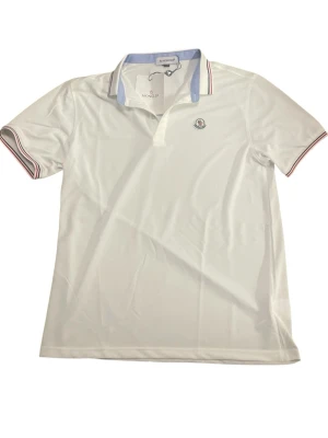 Vit pikétröja  - Skick: Ny, oanvänd. Storlek: L   