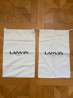 Lanvin sneakers dustbag - Hittade ett par oanvända lanvin dustbags. Kommer från mina gamla lanvin cap toe skor jag haft, och har aldrig används. 