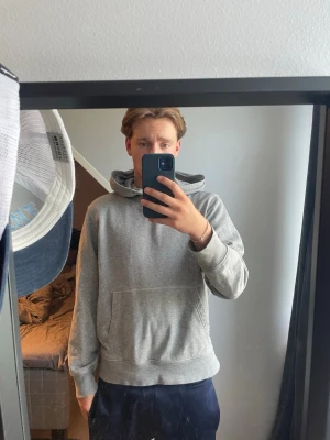 Arket Hoddie - Arket hoddie i storlek S. passar allt och väldigt snygg