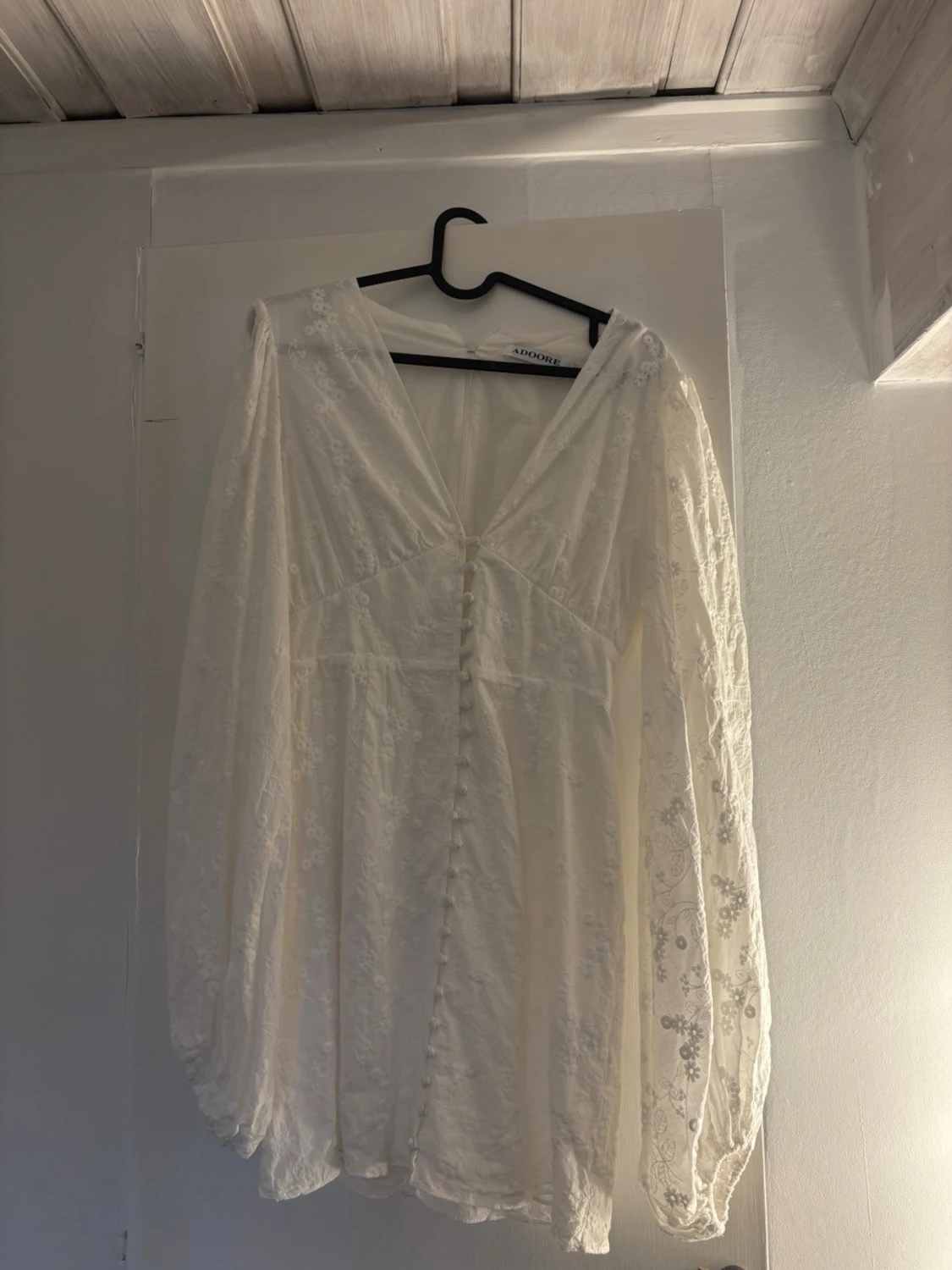 Vit adoore klänning
