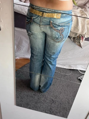 Replay Vintage Bootcut - Säljer ett par blå Replay vintage Bootcut jeans i storlek xs/s. Dem är i superfint skick, bara skriv vid fler frågor🌸
