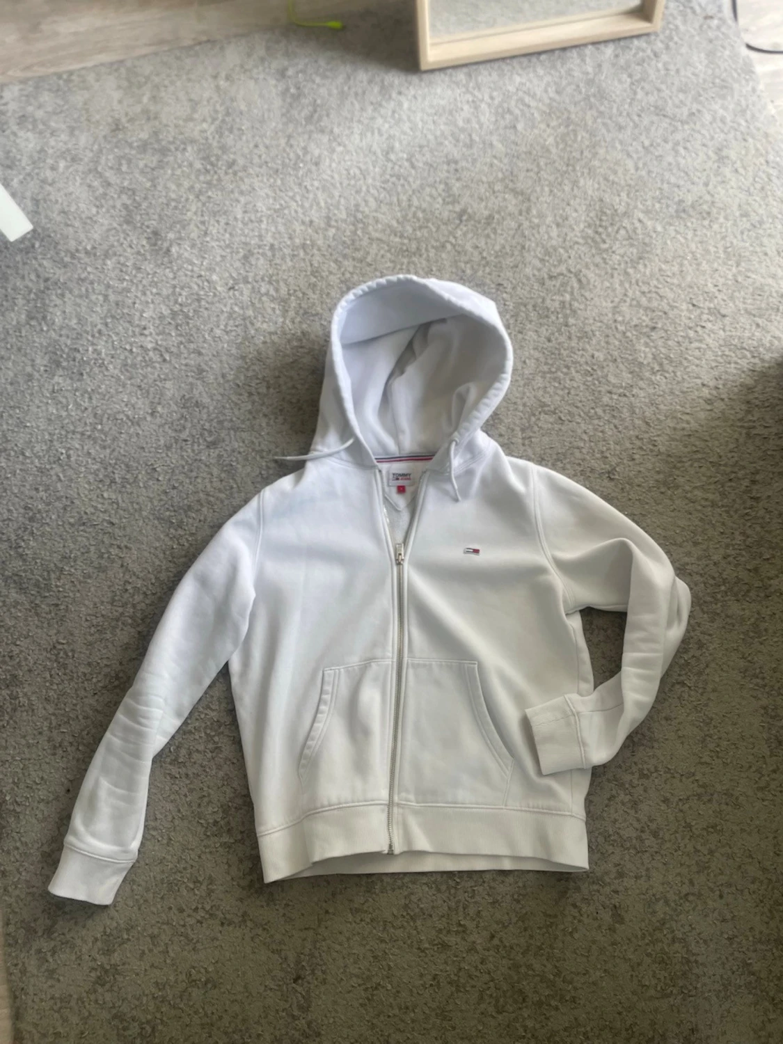 Vit hoodie från Tommy Jeans