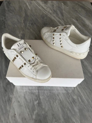Valentino Rockstud skor - Valentino Rockstud skor - Skick: Använda fåtal gånger  - Tillbehör: Valentino kort - Nypris: 6000kr - TrendWardrobe
