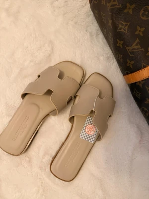 Beige sandaler  - Sandler 