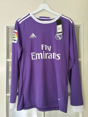 Real Madrid Tröja 16/17 - Long sleeve. #7 Ronaldo. Ny med prislapp. Size M. Player version