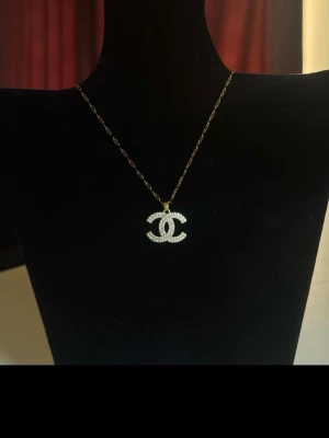 Fint halsband - Helt nytt halsband i rostfritt stål.