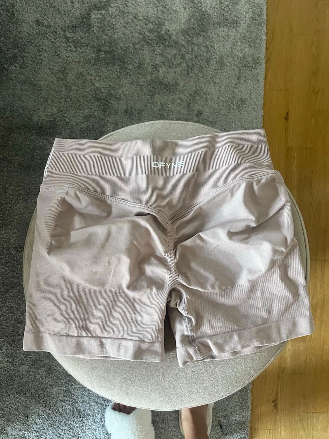Ljusbeige seamless shorts från DFYNE - 2