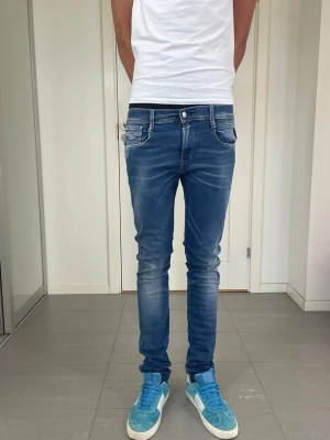 Replay Anbass Jeans - Säljer nu dessa Replay Anbass Jeans, skriv för fler bilder/frågor🙌🏼