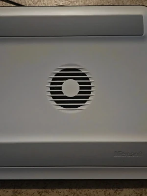 Laptopstöd (oanvänt)  - Fin laptopstöd.  Finns Stöd. Passar till alla bärbar dator.  Tystgående.