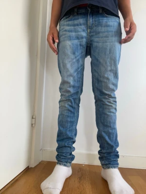 Dondup jeans. - Säljer dessa Dondup jeans. Jeansen passar personer som är 170-160 skulle jag säga. Skriv om ni har några frågor och vid snabb affär kan jag gå ner lite i pris 