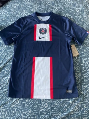 Psg shirt - Äkta. För mer information eller bilder så är det bara att skriva. Priset går att diskuteras.