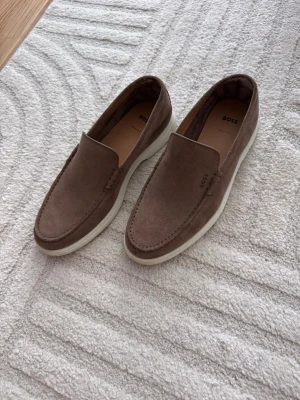 Hugo boss Loafers  - Boss Loafers, storlek 41 brun mocka 
