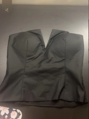 Svart bandeau topp - Från Nakd
