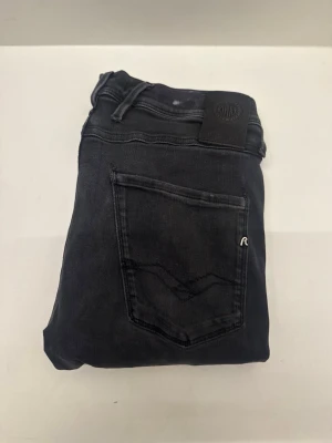 Replay Anbass jeans  - Säljer nu dessa feta Replay Anbass jeans, skriv för fler bilder/frågor😊