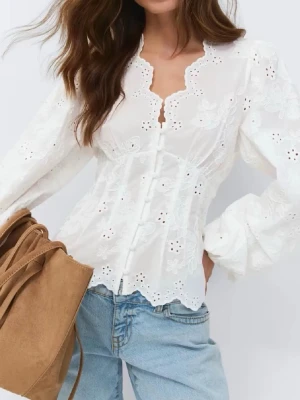 Broderad Blus Gina Tricot - Helt oanvänd, prislapp kvar. Helt slutsåld på hemsidan💘
