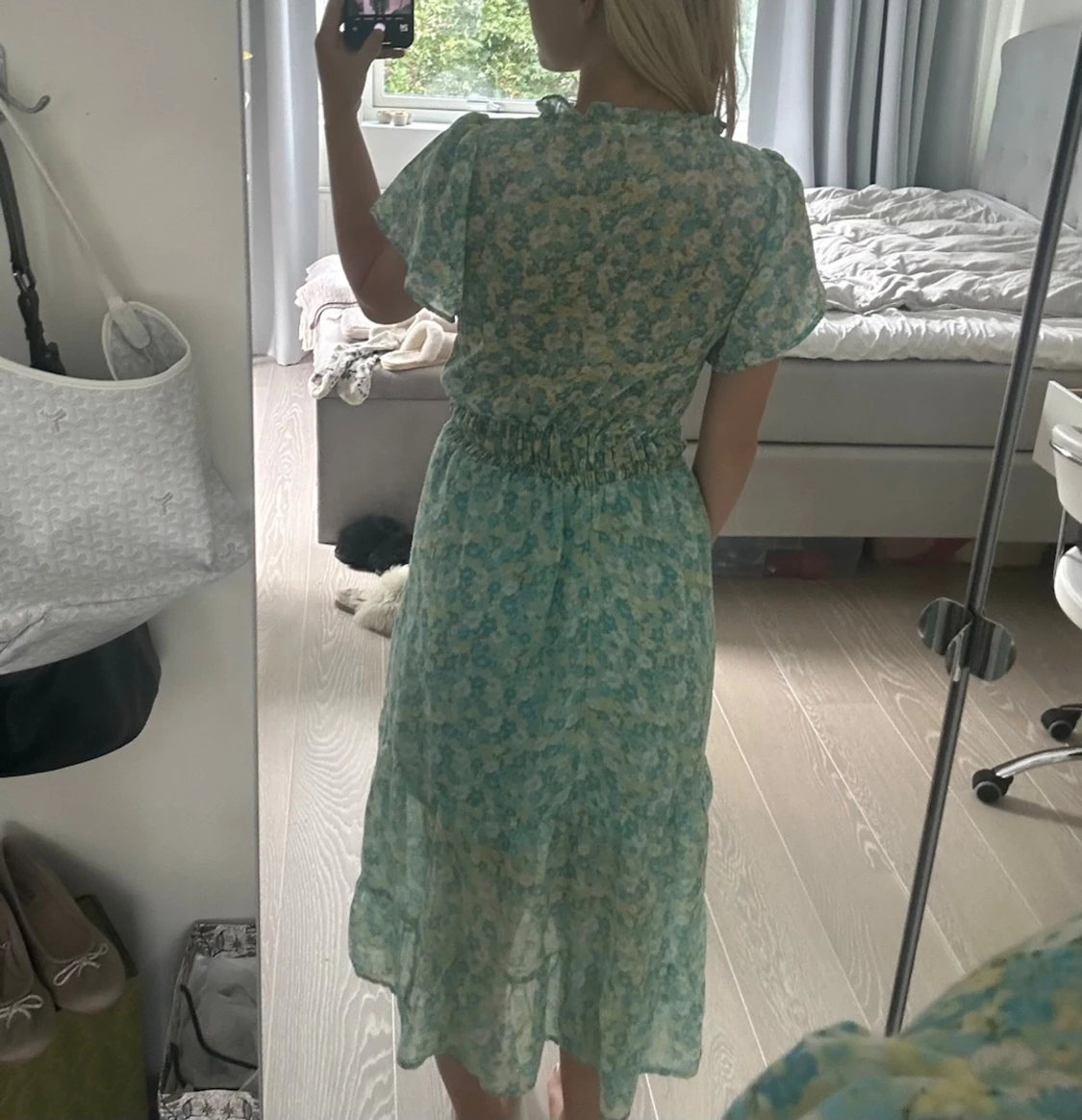 Flerfärgad blommönstrad klänning från Stradivarius storlek S - 90