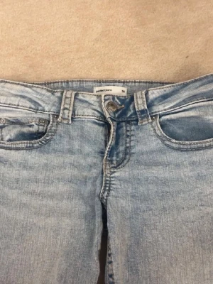 Ljusblå bootcut jeans från Perfect Jeans - Jeans