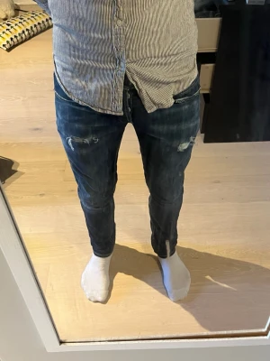 Dondup George - Dondup George jeans, stl 31. Liten defekt, bild finns vid intresse.                                                                               Skriv om du har frågor, mvh Elwin