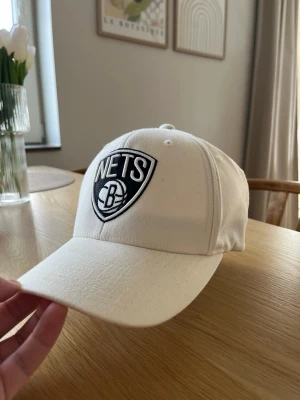 Brooklyn Nets keps  - NBA Brooklyn Nets Keps. Skicka 8/10. Inga skador. Justerbar storlek