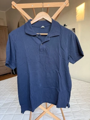 Arket Piketröja Strl: S - Arket Piketröja Strl: S  Säljer många herrkläder just nu, så kolla gärna mina andra annonser via min profil.