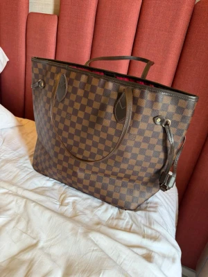Louis Vuitton Damier neverfull väska  - Ny skick ☺️brist på tillbehör så säljer lågt 
