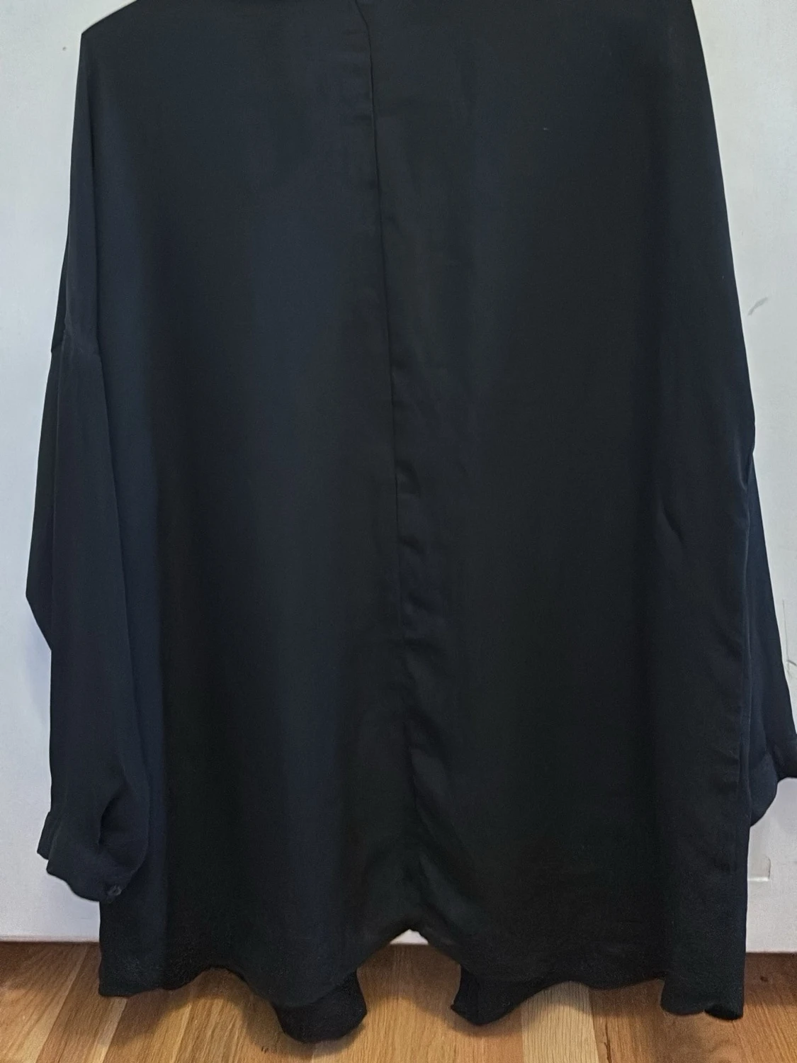 Svart oversized rock med knappar - 1