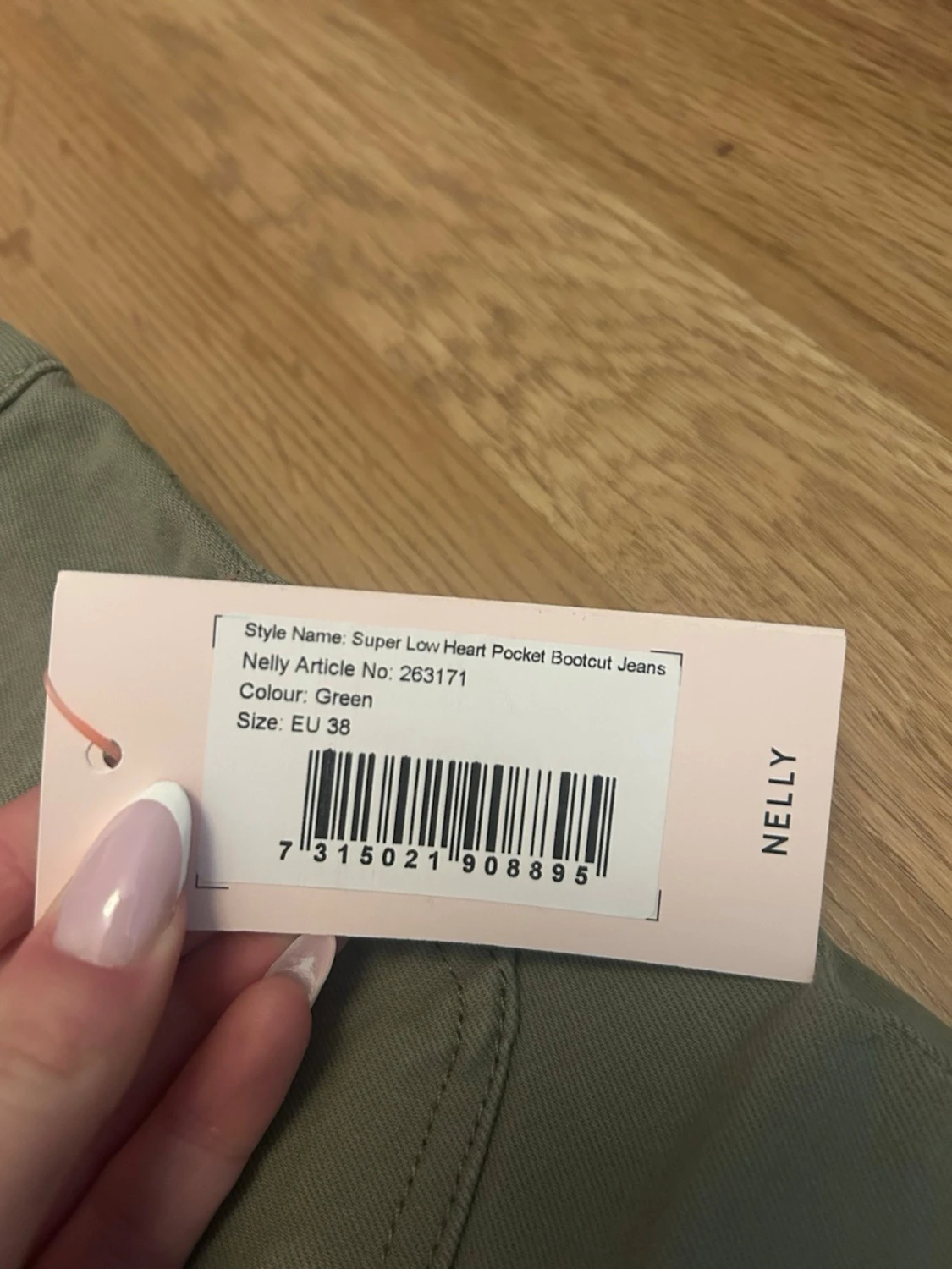 Olivgröna Low waist Jeans från Nelly - 2