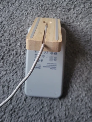 Trådlös laddare  - Trådlös laddare där man ställer sin mobil och så laddas den automatisk inget sönder eller slitet är som en ny från affären med slqdd som man sätter i i ett el-utag och den laddar bra och inte långsamt