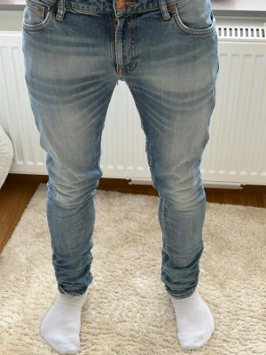 Nudie Jeans - -Klassiska stilrena Jeans från Nudie 📌Skriv vid frågor. 🤝