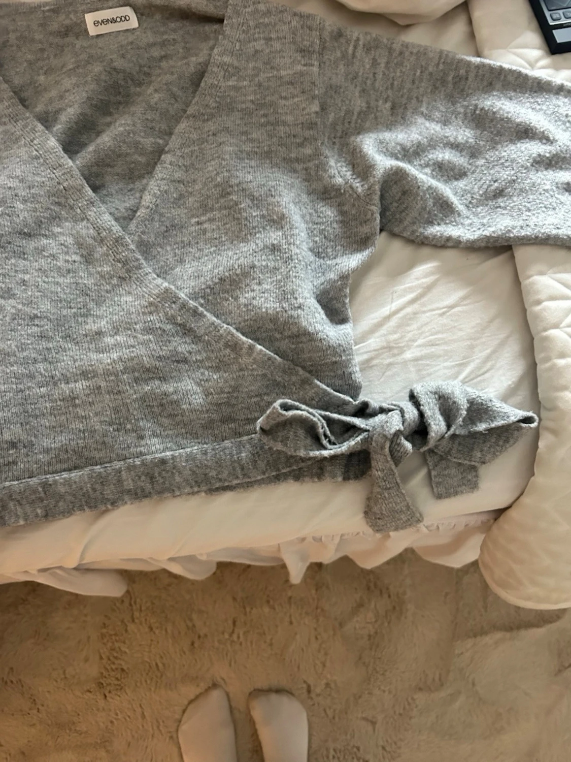 Grå omlottstickad tröja  - 4