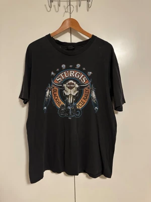 Vintage Harley T-shirt - Unik Vintage Harley Davidson T-shirt. .Unikt tryck både fram och bak. Passar L. Skriv för fler bilder, mått eller andra frågor!