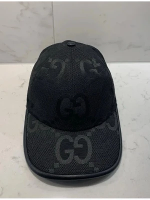 Svart keps - Svart keps 