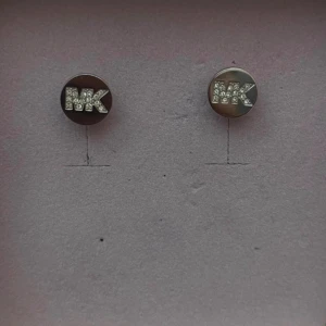 Michael Kors örhängen - Michael Kors örhängen 🤍