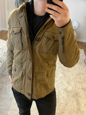 Massimo Dutti Field jacket  - Massimo Dutti | Mycket bra skick | Size - M | Pris 599 | Hör av dig vid minsta fråga eller fundering📩