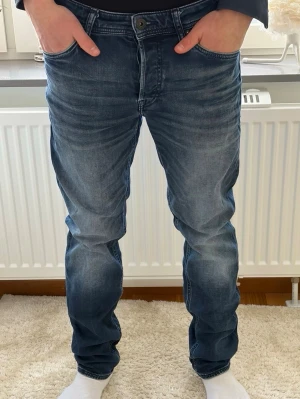 Jack & Jones - Jeans - -Klassiska blåa jeans från Jack & Jones📌 Pris kan diskuteras 📌 Skriv vid frågor. 🤝