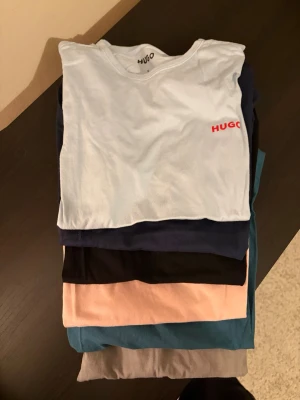 Hugo boss t shirt - 6 st Hugo boss t-shirts som är ute i profilen… KÖP ALLA FÖR paketpris!