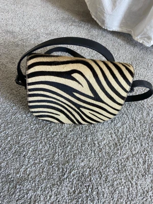 Väska vagabond - Helt oanvänd väska ifrån vagabond, stort rymligt fack