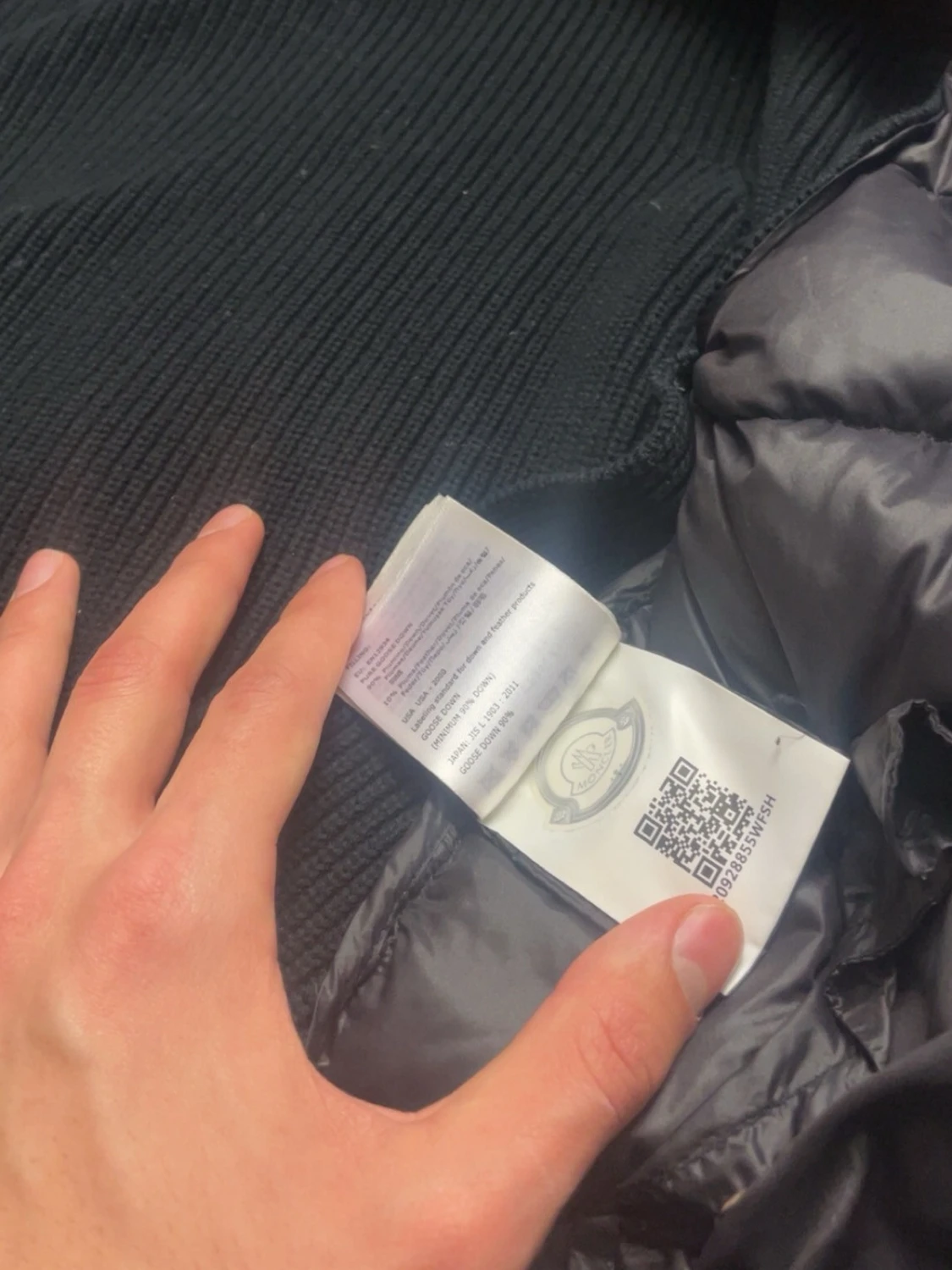 Svart dunväst med huva från Moncler - 6