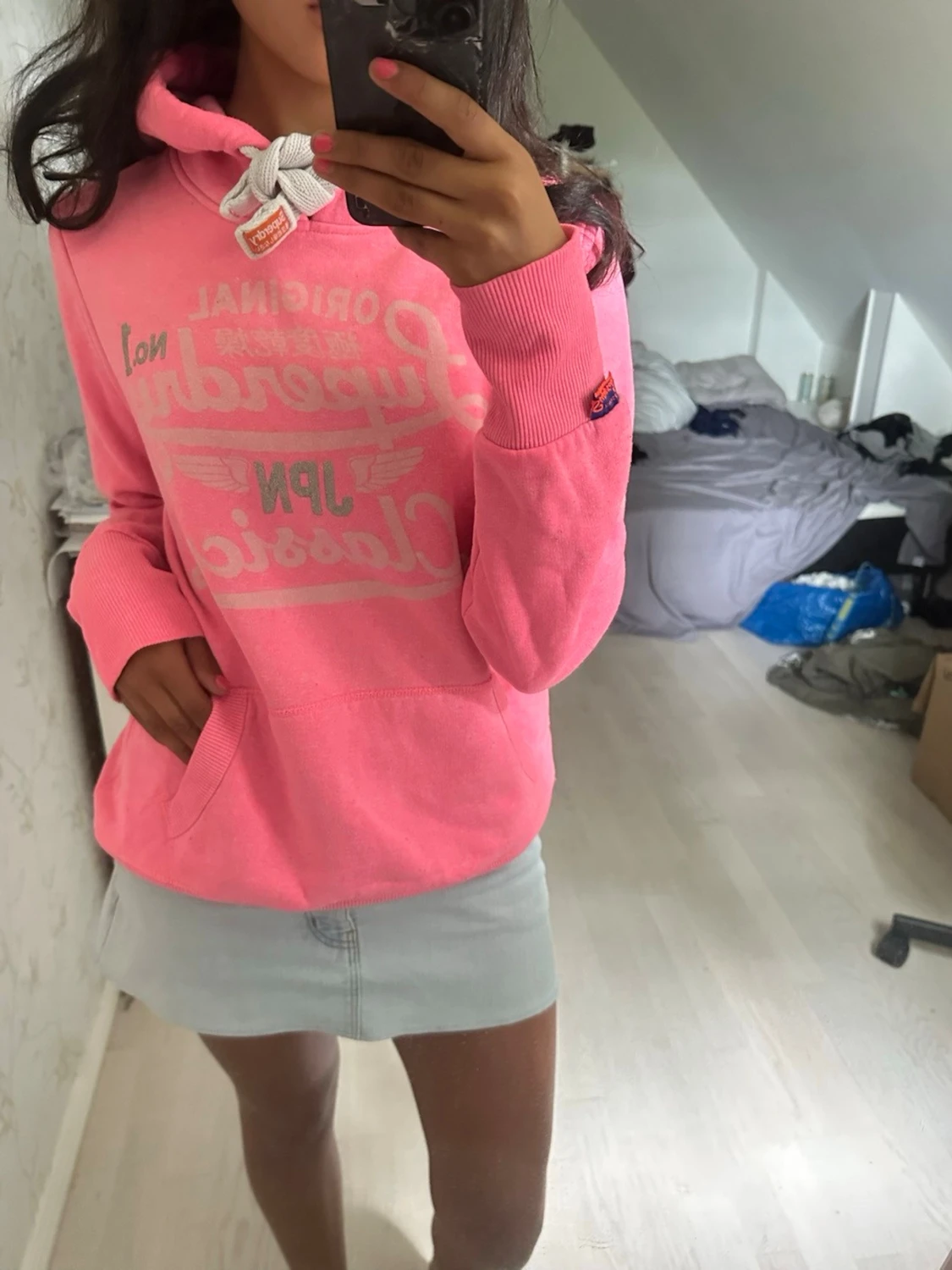 Rosa hoodie med tryck och huva - 1