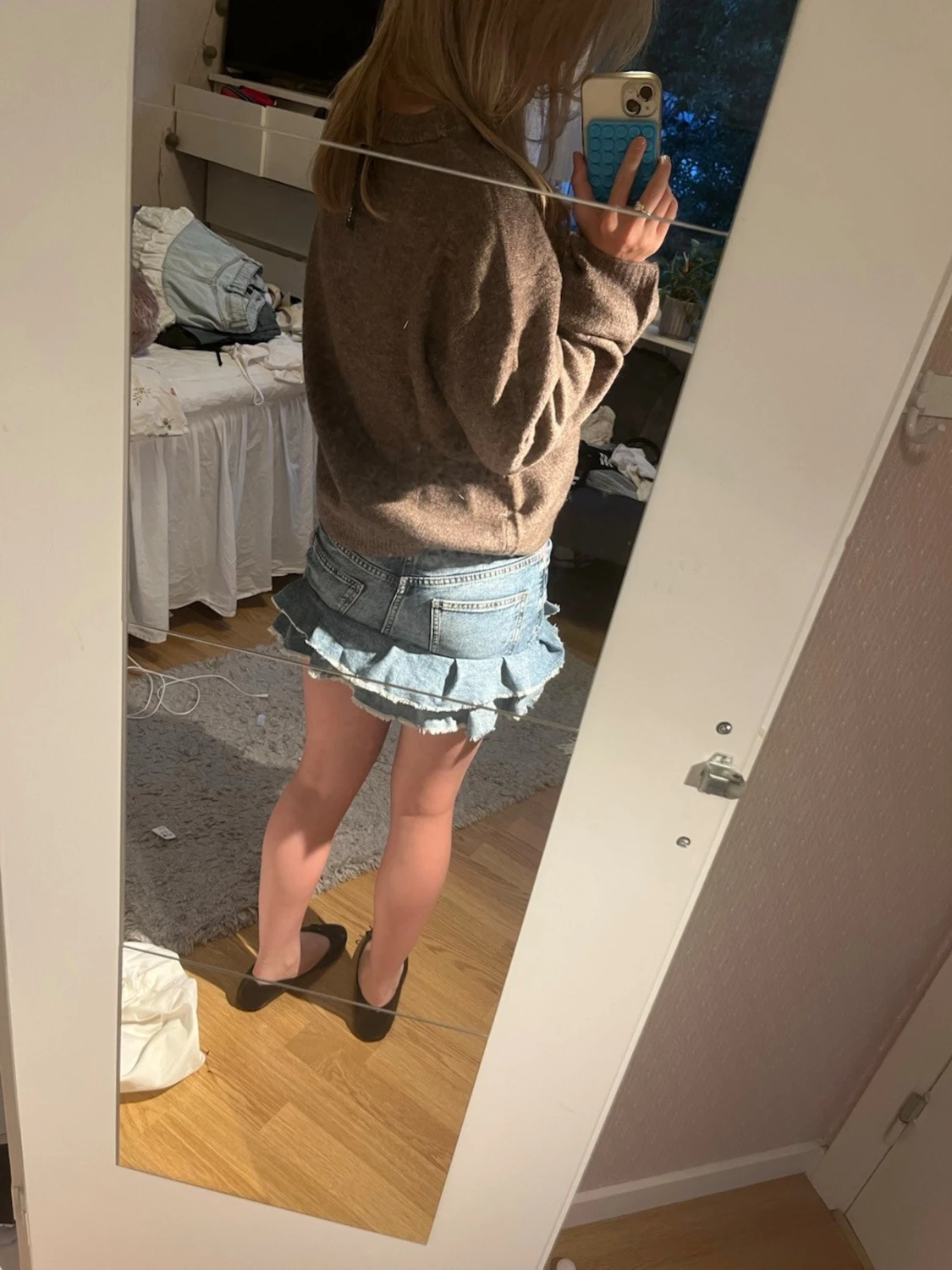 Jeanskjol med volang och råa kanter - 3