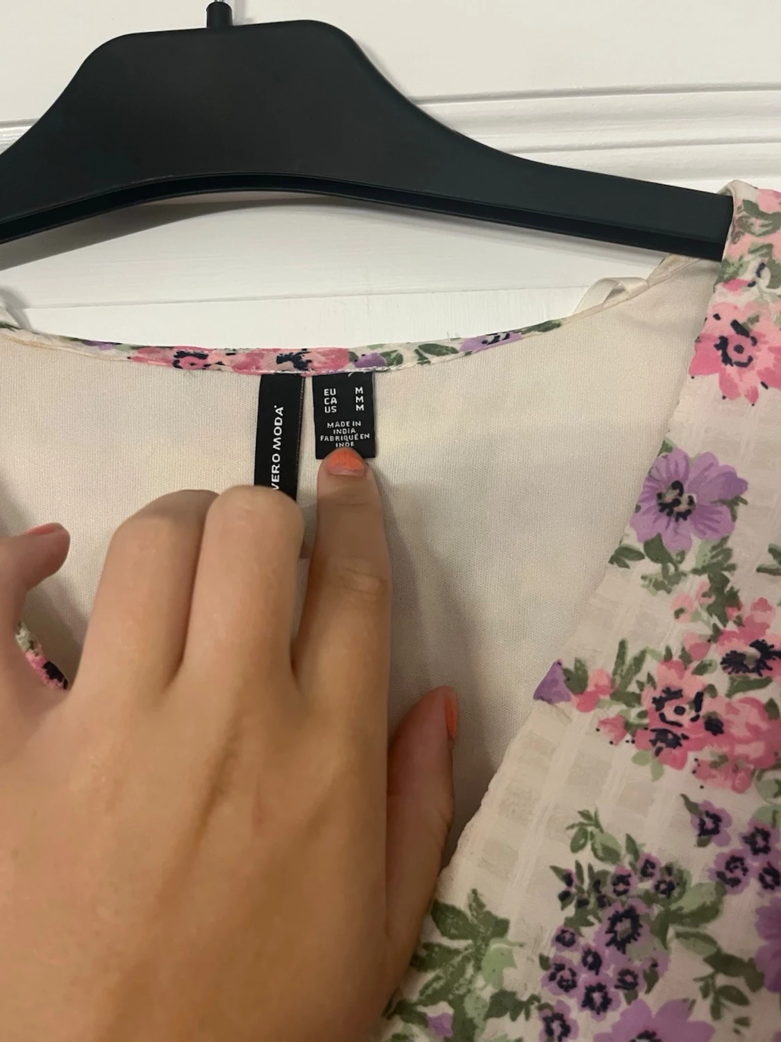 Blommig långklänning med v-ringning - 2