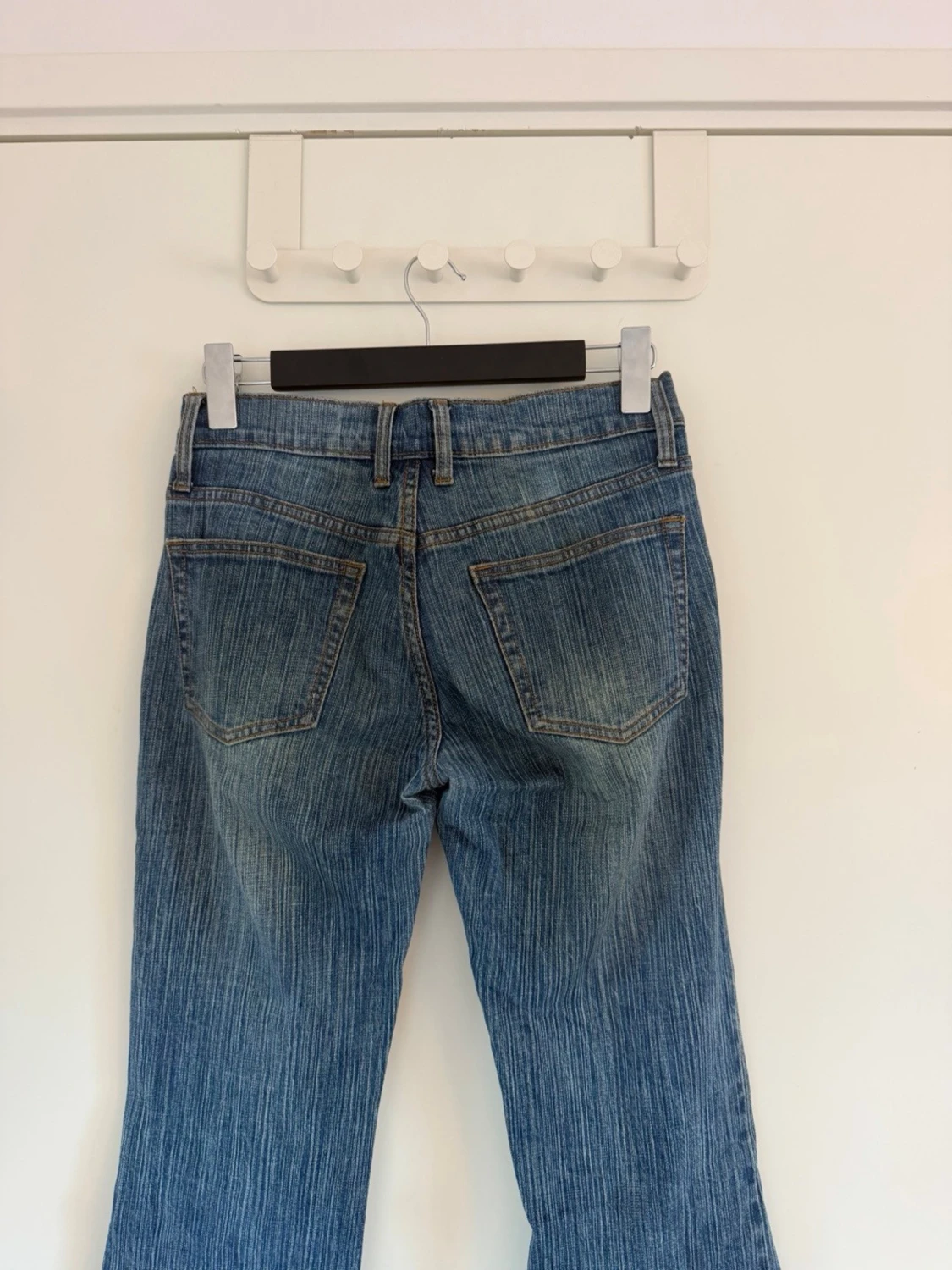 Blå bootcut jeans med utsvängda ben - 3