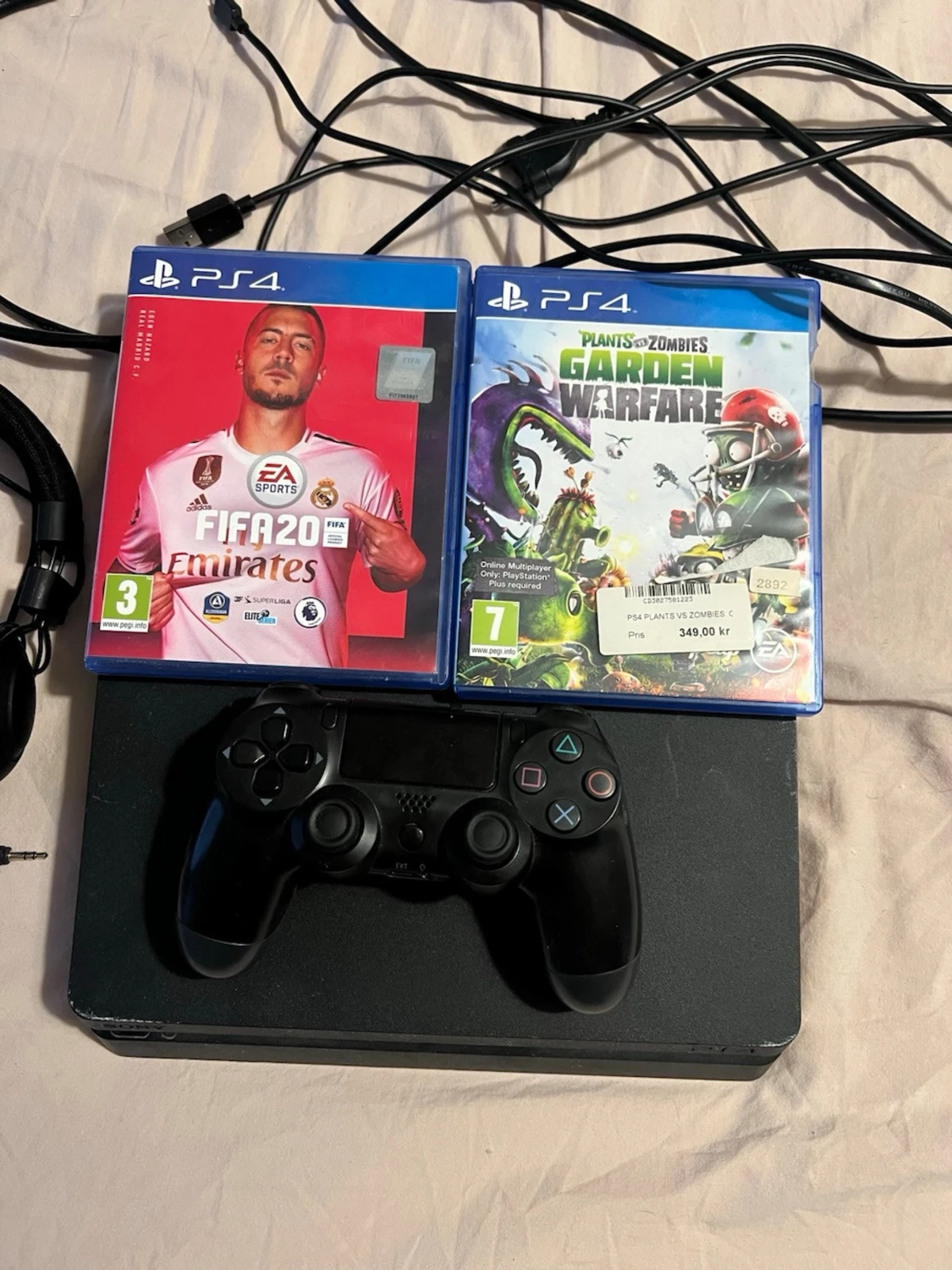PlayStation 4 med spel och tillbehör - 1
