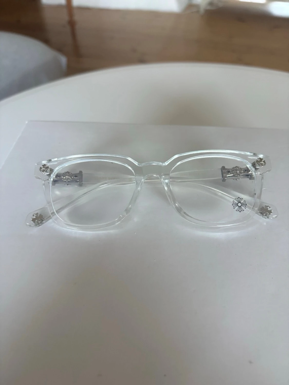 Transparenta fyrkantiga solglasögon chrome hearts
