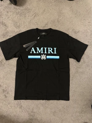 AMIRI T-shirt - Amiri tröja i helt ny skick 10/10 storlek M. 