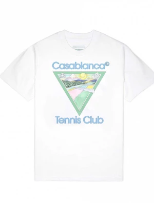 Vit Casablanca Tennis Club t-shirt - Snygg vit t-shirt från Casablanca med tryck framtill som visar ett färgglatt motiv och texten 'Tennis Club'. Klassisk passform och rund halsringning, perfekt för en sportig och trendig look.
