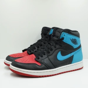 Jordan 1 Retro High NC to Chi Leather (W) - Jordan 1 retro high i en ikonisk färgställning i gott skick, storlek EU 42,5. Kommer med orginalkartong